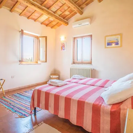 Burello Sleeps 12 Pool Air Con Wifi *